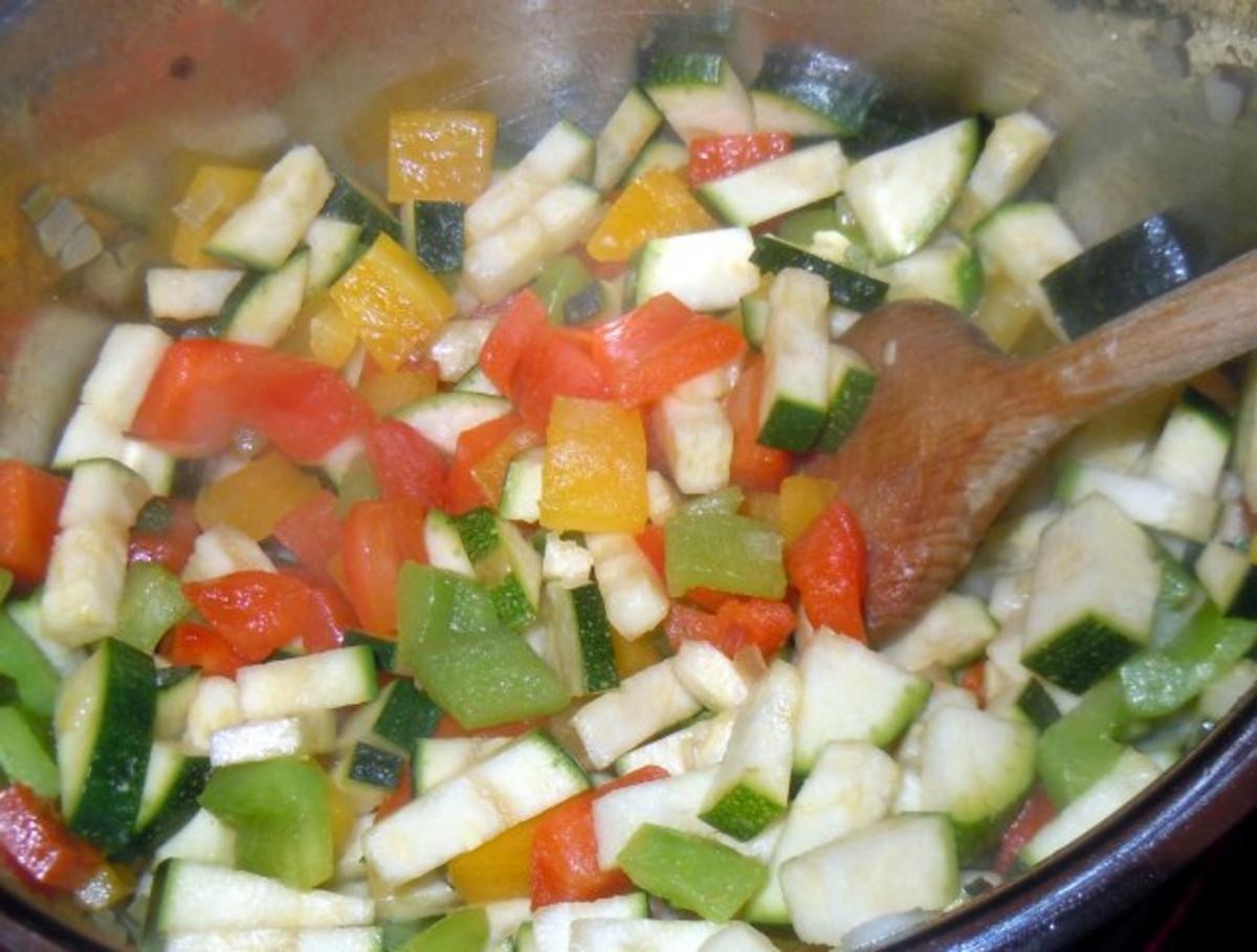 Curry-Bouletten mit Paprika-Zucchini-Weizen - Rezept - Bild Nr. 5