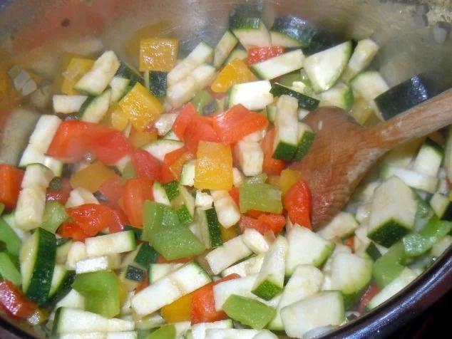 Curry-Bouletten mit Paprika-Zucchini-Weizen - Rezept - Bild Nr. 5