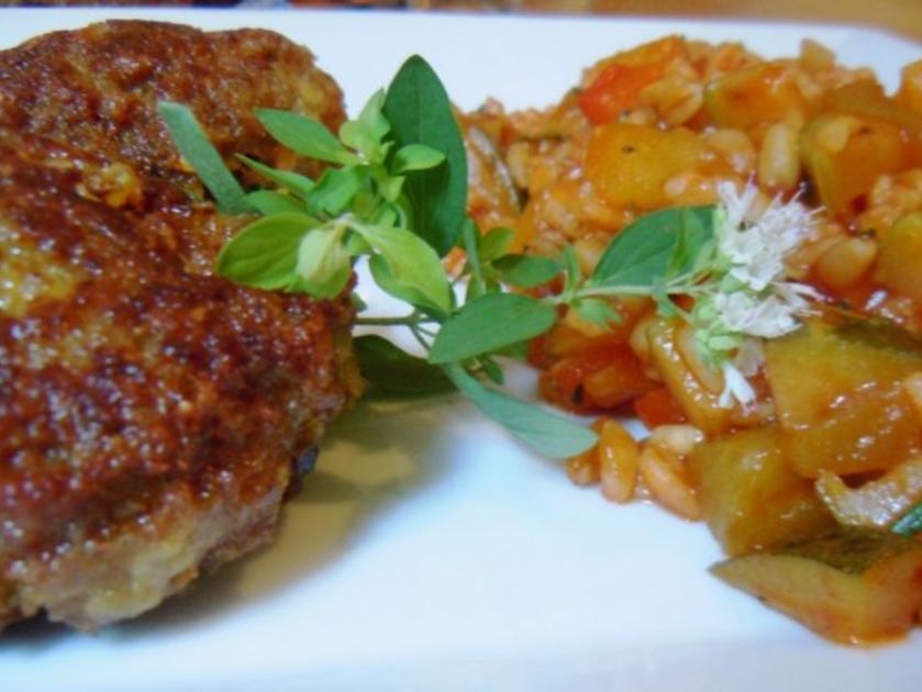 Curry-Bouletten mit Paprika-Zucchini-Weizen - Rezept - kochbar.de