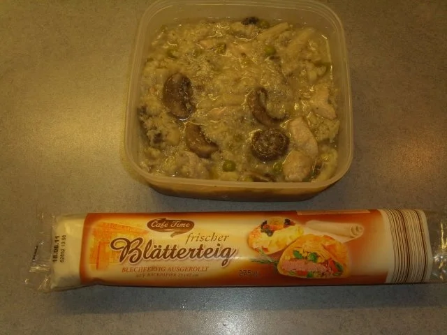 Rezept: Hühnerfrikassee in einem Blätterteigmantel Bild Nr. 2 Hühnerfrikassee in einem Blätterteigmantel - Rezept - Bild Nr. 2