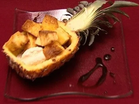 Rezept: Gegrillte Ananas mit Eis (Cacau) Gegrillte Ananas mit Eis (Cacau) - Rezept