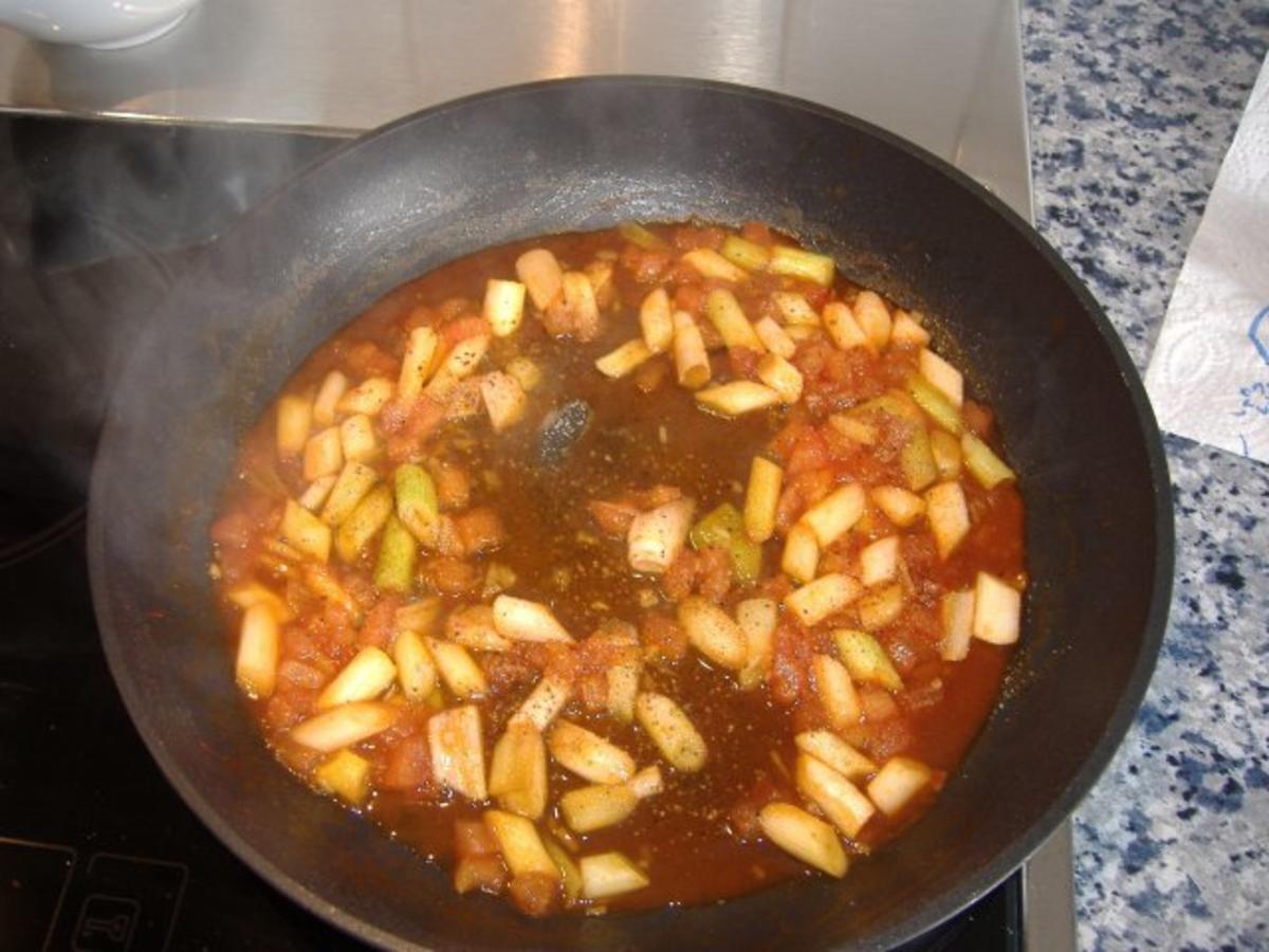 Warmer Kartoffelsalat mit Tomatenvinaigrette,Pfifferlingen und Nürnberger Würstchen - Rezept - Bild Nr. 4