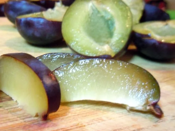 Hähnchenrouladen in pikanter Pflaumensauce - Rezept - Bild Nr. 3