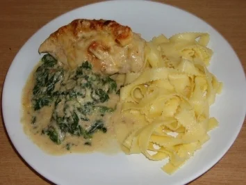 Gratinierte Hähnchenfilets auf Spinat - Rezept