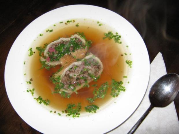 Fleischstrudelsuppe die Zahl der Portionen ist abhängig ob man ihn als ...