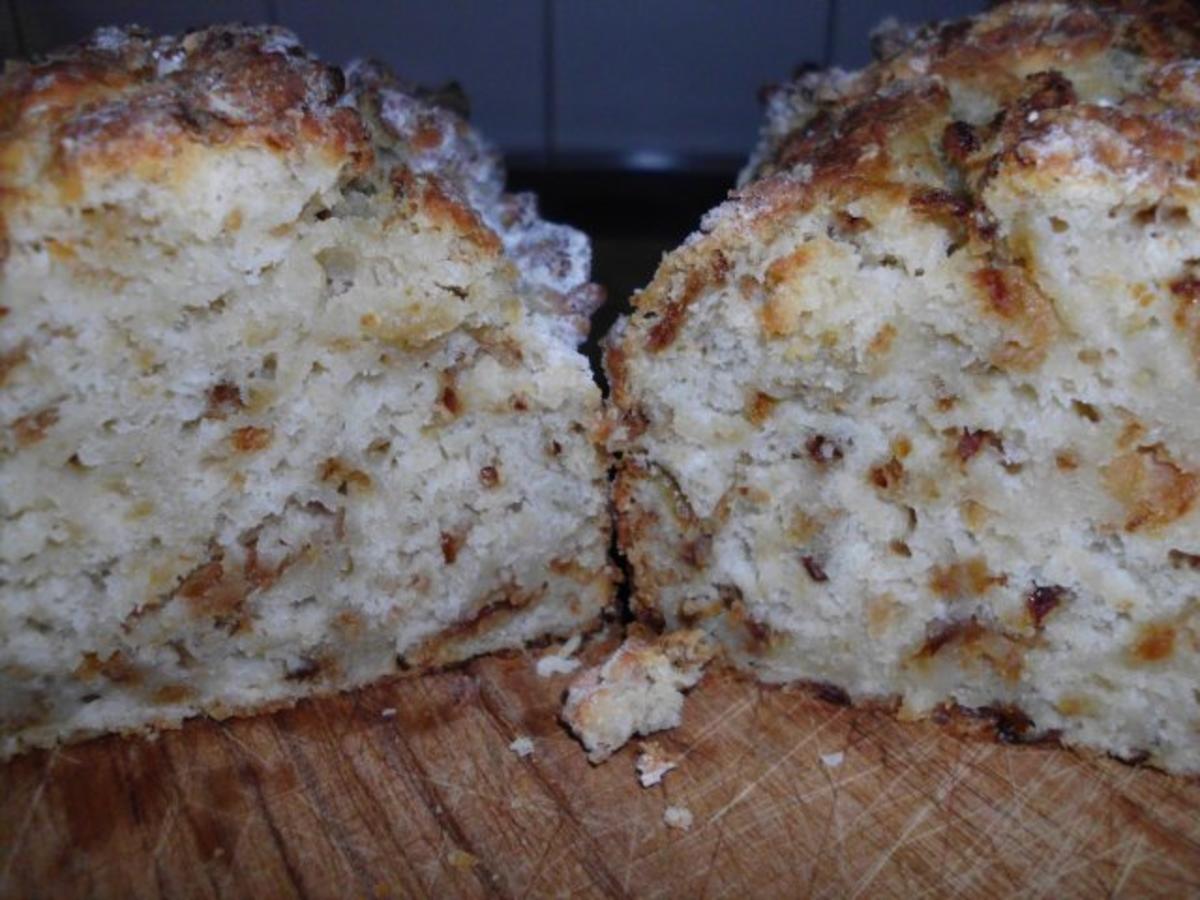 Bilder für Buttermilchbrot mit Röstzwiebeln - Rezept