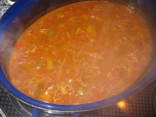 Rezept: Rinder-Paprika-Gulasch mit Nudeln Bild Nr. 2 Rinder-Paprika-Gulasch mit Nudeln - Rezept - Bild Nr. 2