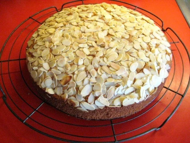 Mandelkuchen mit Eierlikör - Rezept