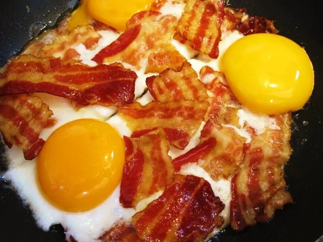 Spiegeleier im Knusper-Speck ... - Rezept