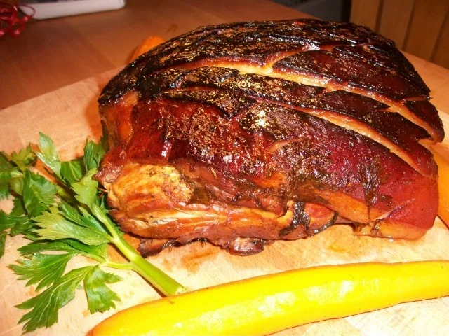 Schinkenkrustenbraten in Apfel, Orange und Honigsoße. Mit kleiner Gemüsebeilage. - Rezept - Bild Nr. 2