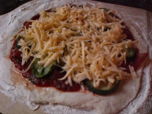 Rezept: Zucchini-Steinofenpizza mit Serranoschinken Bild Nr. 4 Zucchini-Steinofenpizza mit Serranoschinken - Rezept - Bild Nr. 4