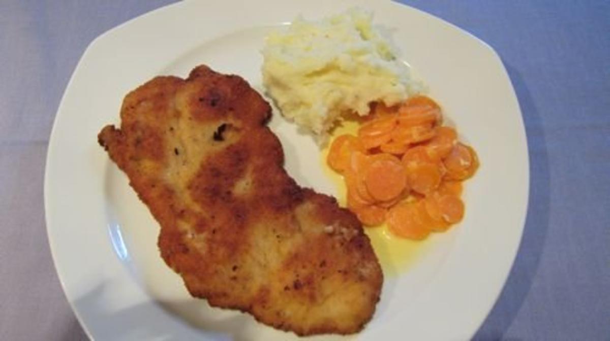 Bilder für Wiener Schnitzel mit Sahnemöhren und Kartoffelpüree - Rezept