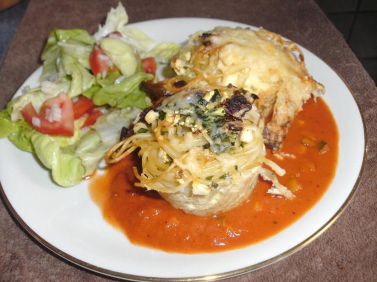 Spaghetti-Nester mit Tomatensoße - Rezept - kochbar.de Spaghetti-Nester mit Tomatensoße - Rezept - kochbar.de