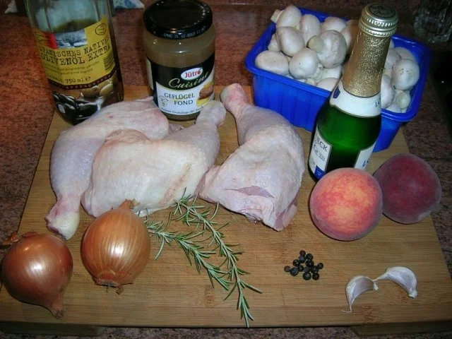 Rezept: Hähnchenschenkel mit Sektschwips, Rosmarin und Pfirsischen - eine leckere Pfanne - Bild Nr. 11 Hähnchenschenkel mit Sektschwips, Rosmarin und Pfirsischen - eine leckere Pfanne - - Rezept - Bild Nr. 11