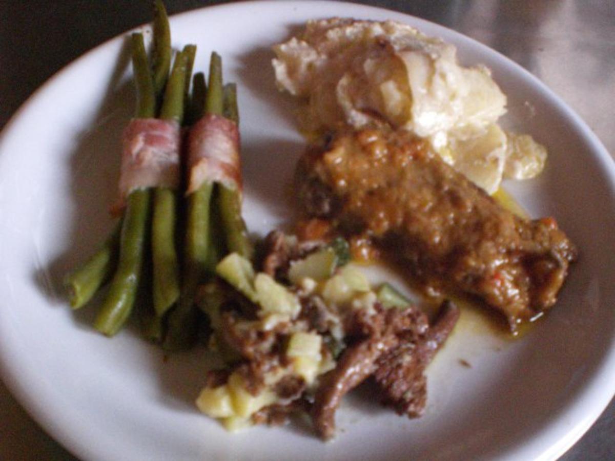 Wildschweinrücken mit zweierlei Gartengemüse und Kartoffelgratin ...