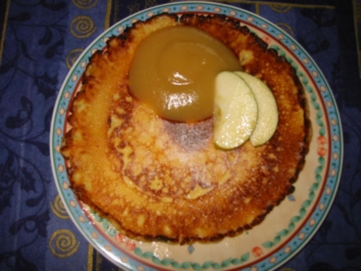 Apfelpfannekuchen schnell - easy - Rezept mit Bild - kochbar.de