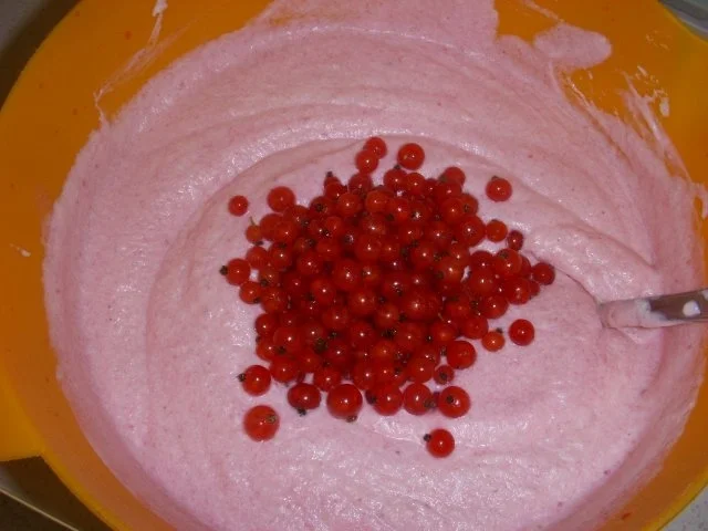 Rezept: JOHANNISBEERSCHNITTEN Bild Nr. 4 JOHANNISBEERSCHNITTEN - Rezept - Bild Nr. 4