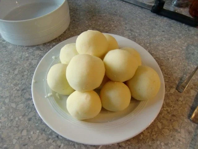 Rinderrouladen mit gefüllten Knödeln und Rotkohl - Rezept - Bild Nr. 4