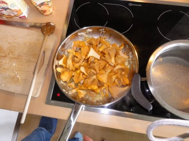 Eierschwammerlgulasch mit Serviettenkloß - Rezept - Bild Nr. 2