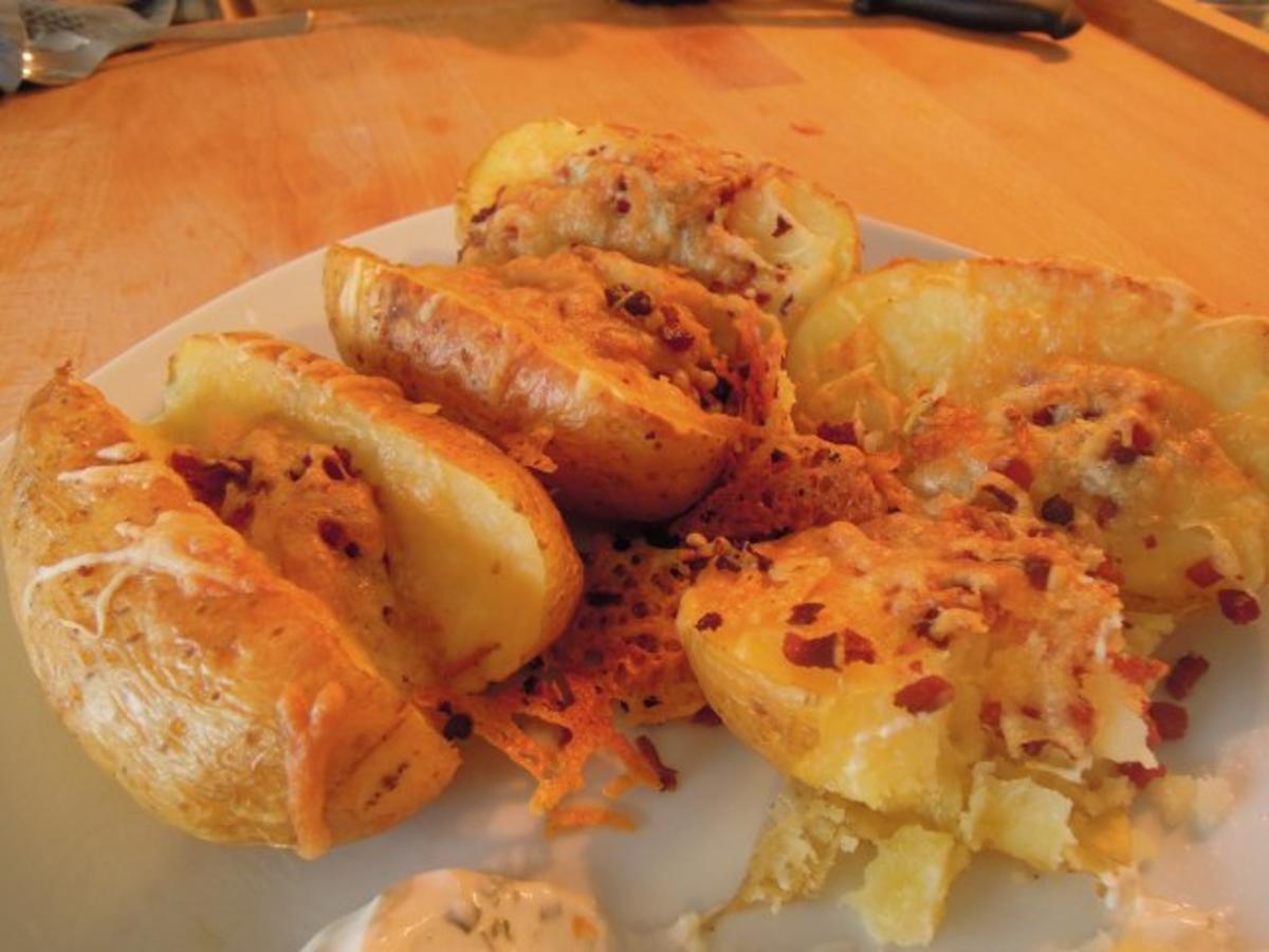 Backkartoffeln mit große festkochende Kartoffeln und Speck - Rezept mit ...