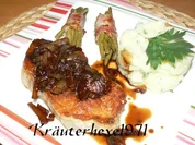 Schweinerückensteak mit Balsamico-Zwiebeln und als Beilage - Rezept