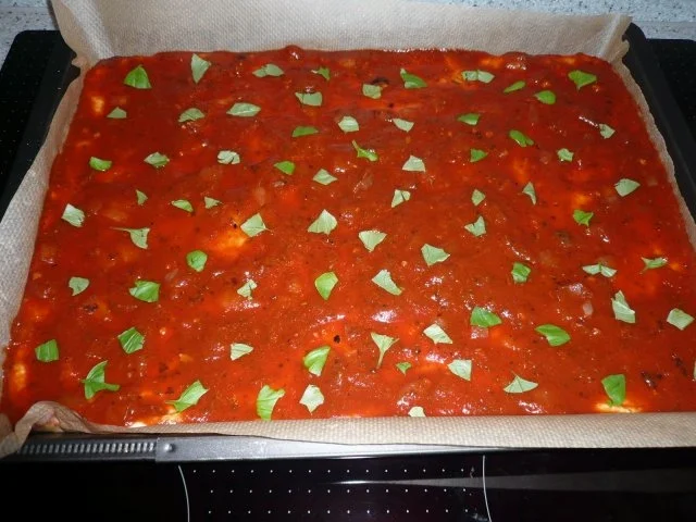 Pizzaboden & Tomatensoße italienisch - Rezept