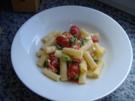 Rigatoni mit Tomaten,Mozzarella und Basilikum - Rezept