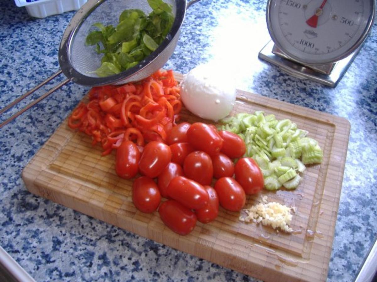 Rigatoni mit Tomaten,Mozzarella und Basilikum - Rezept - Bild Nr. 2
