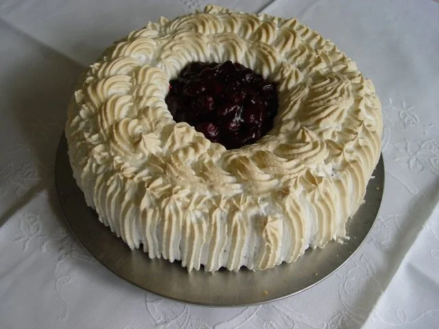 Kirsch – Baiser – Torte mit Rührteig - Rezept