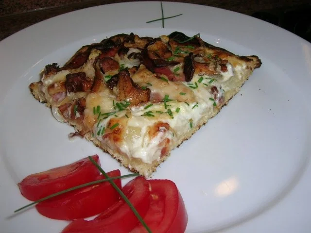 Pizzafladen mit Pfifferlingen, rohem Schinken und Ziegengouda (für Petra!!!) Du darfst ... - Rezept - Bild Nr. 9