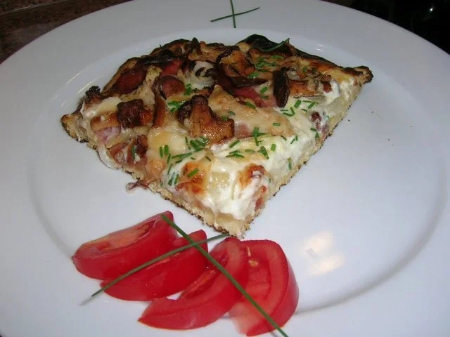 Pizzafladen mit Pfifferlingen, rohem Schinken und Ziegengouda (für Petra!!!) Du darfst ... - Rezept - Bild Nr. 10