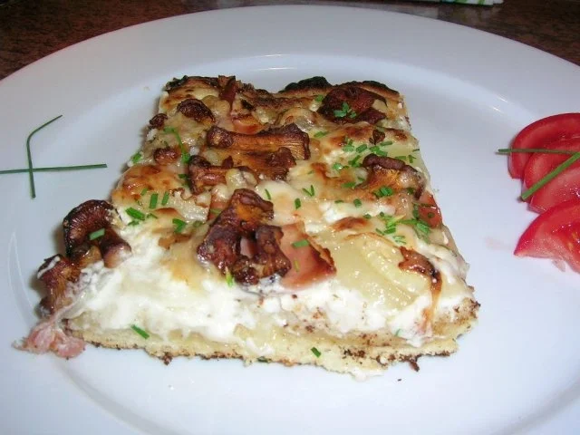 Pizzafladen mit Pfifferlingen, rohem Schinken und Ziegengouda (für Petra!!!) Du darfst ... - Rezept - Bild Nr. 11