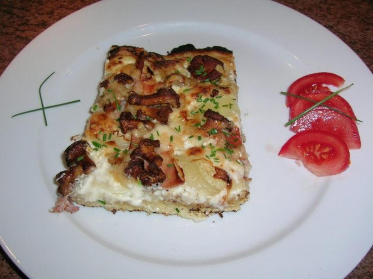 Pizzafladen mit Pfifferlingen, rohem Schinken und Ziegengouda (für Petra!!!) Du darfst ... - Rezept - Bild Nr. 12