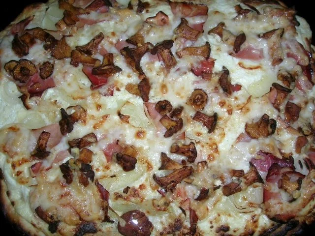 Pizzafladen mit Pfifferlingen, rohem Schinken und Ziegengouda (für Petra!!!) Du darfst ... - Rezept - Bild Nr. 13