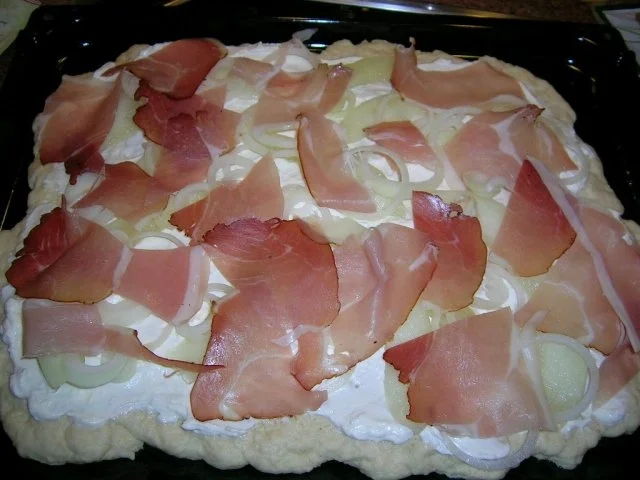 Pizzafladen mit Pfifferlingen, rohem Schinken und Ziegengouda (für Petra!!!) Du darfst ... - Rezept - Bild Nr. 5