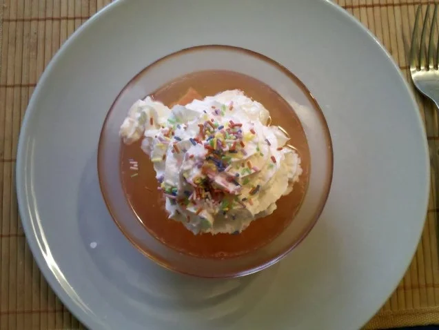 Rezept: Nachtisch: Wackelpudding mit Rettungsinsel Bild Nr. 2 Nachtisch: Wackelpudding mit Rettungsinsel - Rezept - Bild Nr. 2