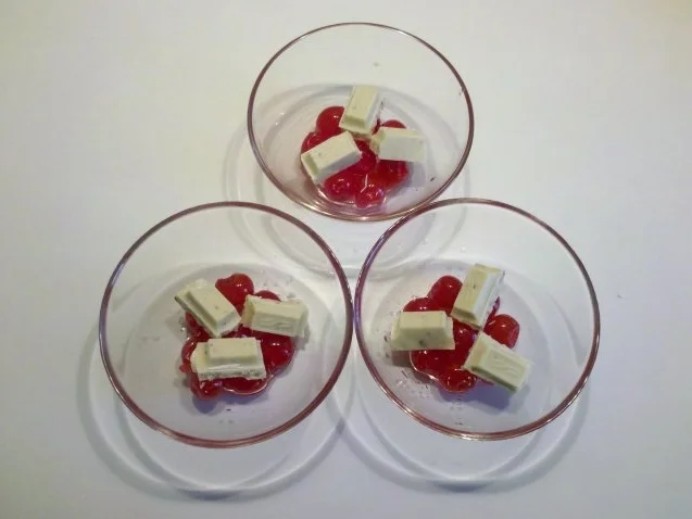 Rezept: Nachtisch: Wackelpudding mit Rettungsinsel Bild Nr. 3 Nachtisch: Wackelpudding mit Rettungsinsel - Rezept - Bild Nr. 3