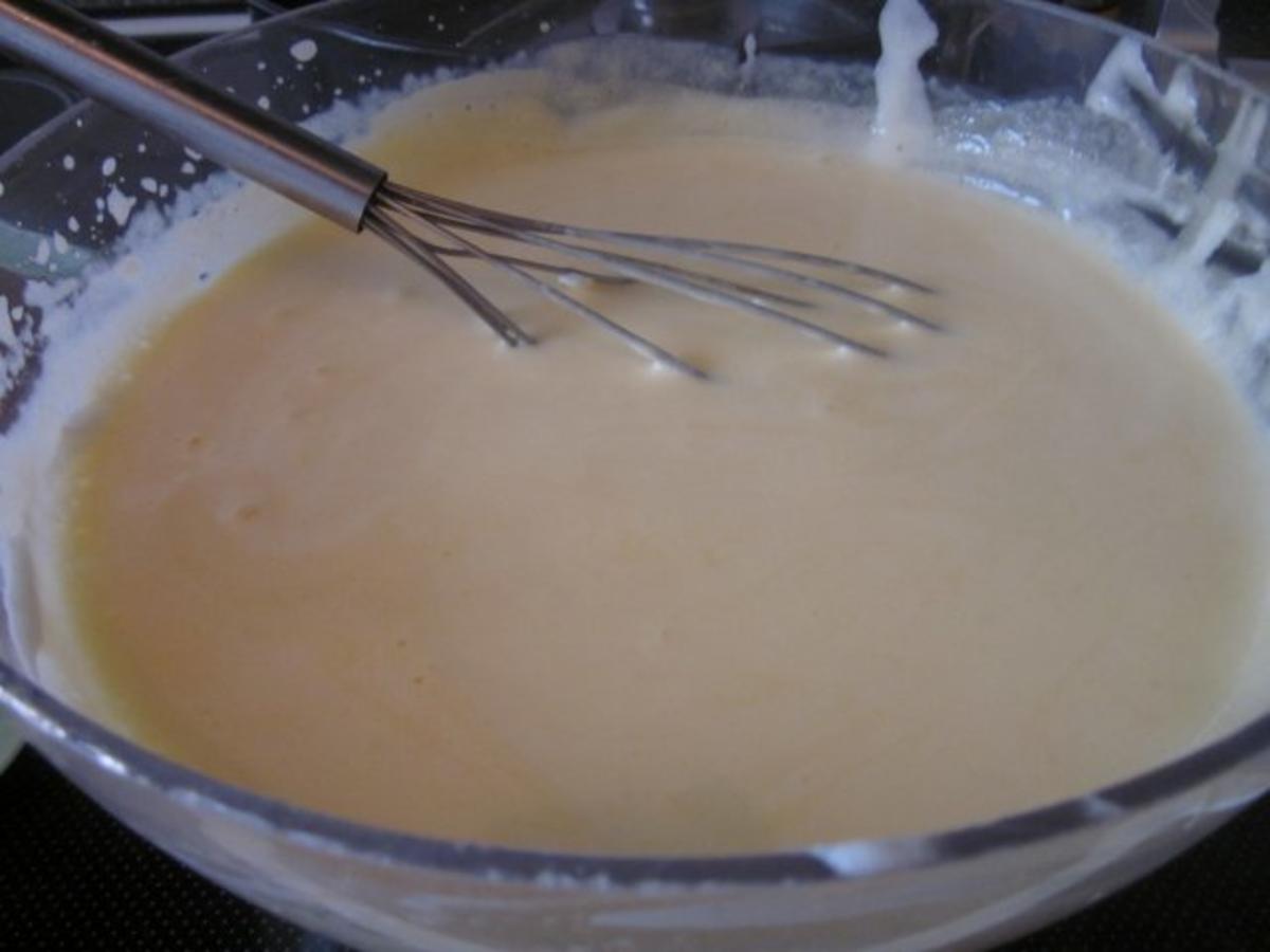 Eierlikörmousse-Torte mit Mandelboden - Rezept - Bild Nr. 3