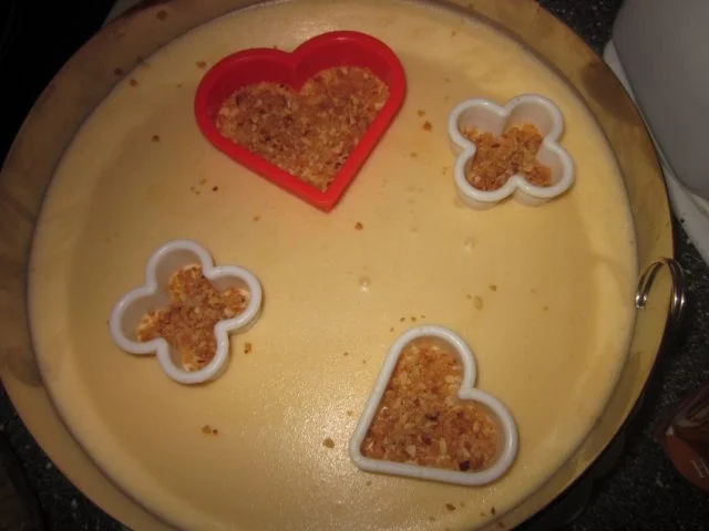 Eierlikörmousse-Torte mit Mandelboden - Rezept - Bild Nr. 5