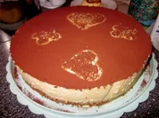 Eierlikörmousse-Torte mit Mandelboden - Rezept