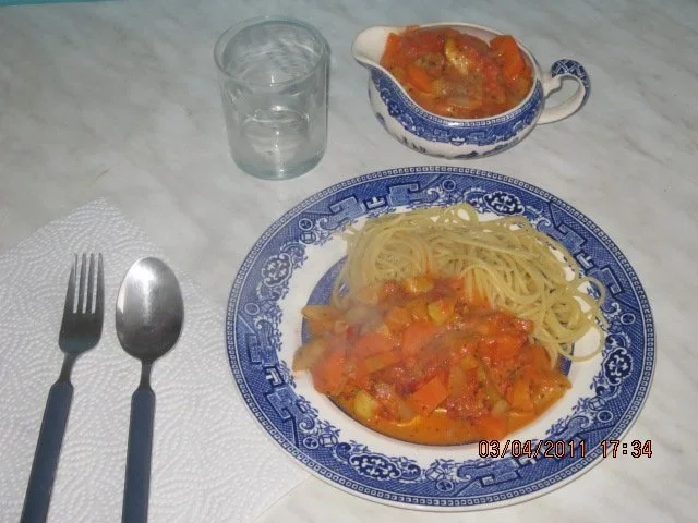 Spaghetti mit Tomaten-Zucchini-Sugo - Rezept