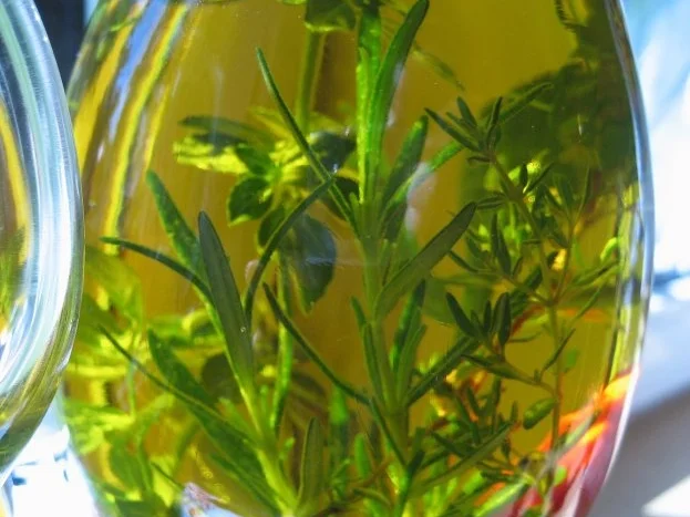 Rezept: Kräuter-Öl - nicht nur zum Verschenken ... Bild Nr. 4 Kräuter-Öl - nicht nur zum Verschenken ... - Rezept - Bild Nr. 4