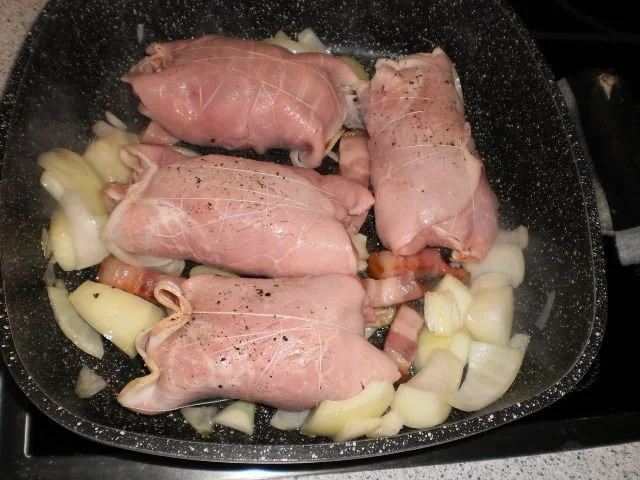 Rezept: Rouladen vom Schwein gefüllt Bild Nr. 7 Rouladen vom Schwein gefüllt - Rezept - Bild Nr. 7