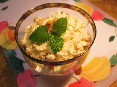 Rezept: Selleriesalat mit Äpfeln und Walnüssen Selleriesalat mit Äpfeln und Walnüssen - Rezept