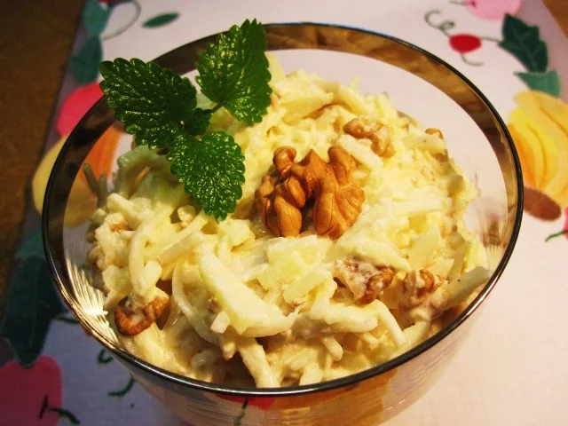 Selleriesalat mit Äpfeln und Walnüssen - Rezept - Bild Nr. 2