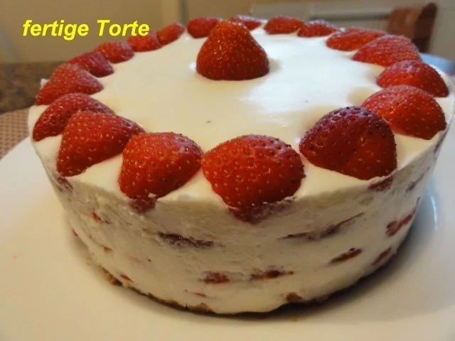 Rezept: KuchenZwerg: ERDBEER-JOGHURT-TORTE Bild Nr. 3 KuchenZwerg: ERDBEER-JOGHURT-TORTE - Rezept - Bild Nr. 3
