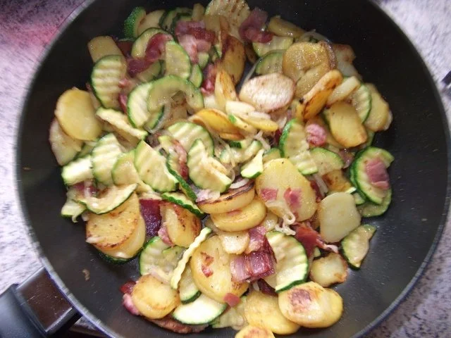Kartoffel- Zucchinipfanne mit Bacon Dieter´s Art - Rezept