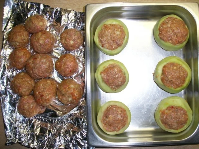 Rezept: Kohlrabi gefüllt mit Hachfleisch und Kochschinken Käse Haube...Salzkartoffeln u.Soße... Kohlrabi gefüllt mit Hachfleisch und Kochschinken Käse Haube...Salzkartoffeln u.Soße... - Rezept