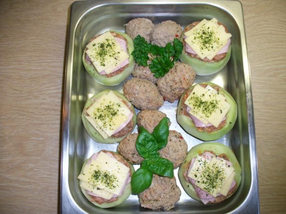 Kohlrabi gefüllt mit Hachfleisch und  Kochschinken Käse Haube...Salzkartoffeln u.Soße... - Rezept - Bild Nr. 3