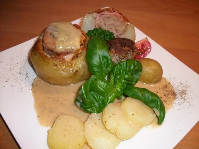 Rezept: Kohlrabi gefüllt mit Hachfleisch und Kochschinken Käse Haube...Salzkartoffeln u.Soße... Bild Nr. 6 Kohlrabi gefüllt mit Hachfleisch und Kochschinken Käse Haube...Salzkartoffeln u.Soße... - Rezept - Bild Nr. 6